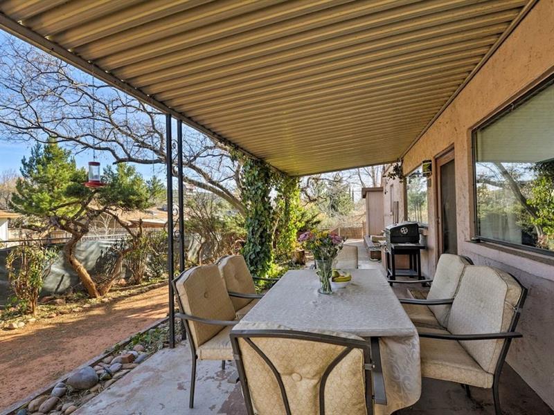 Charming With Some Red Rock View Vr Hotel